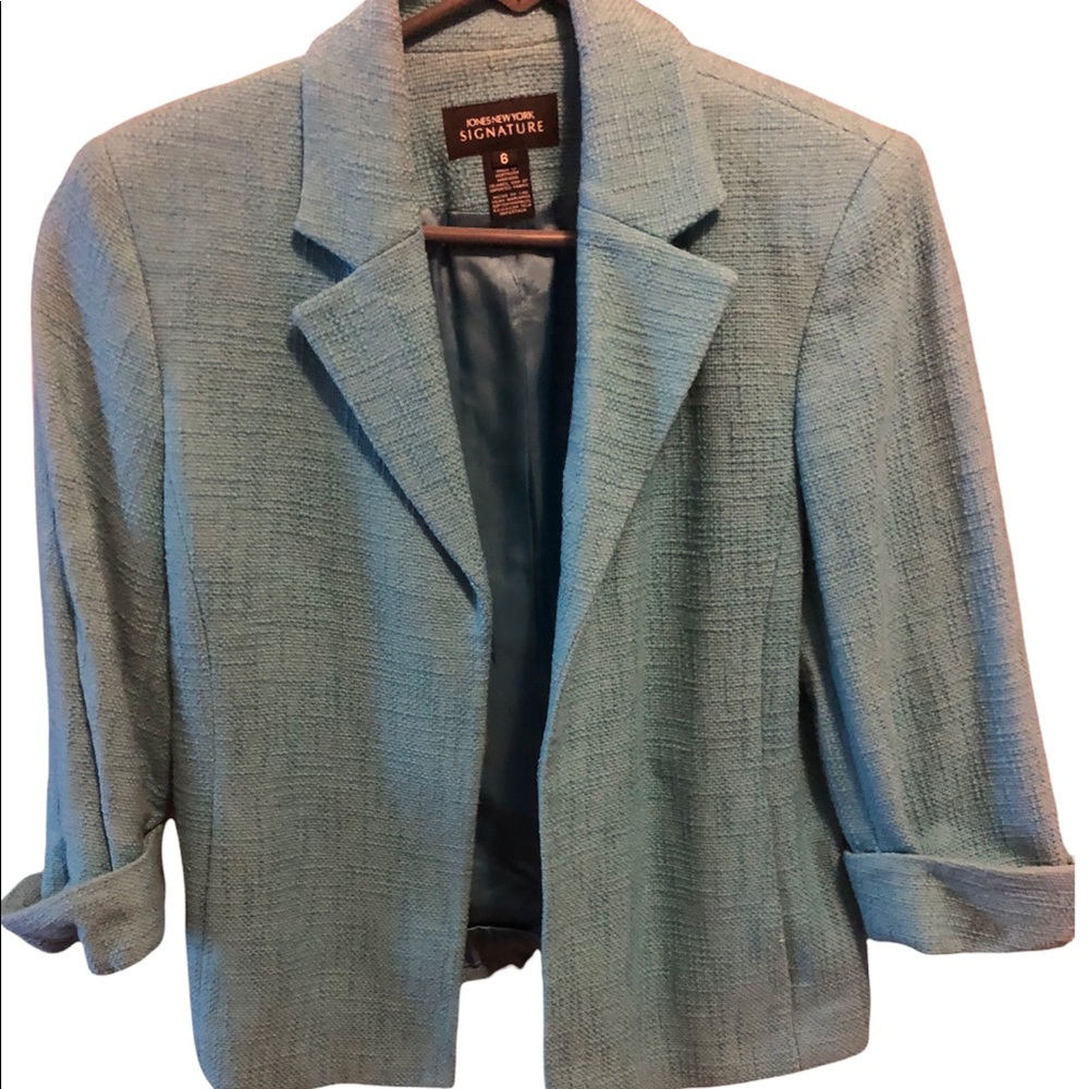 Pretty aqua color blazer/jacket! I love this paired with white tank and pants!
